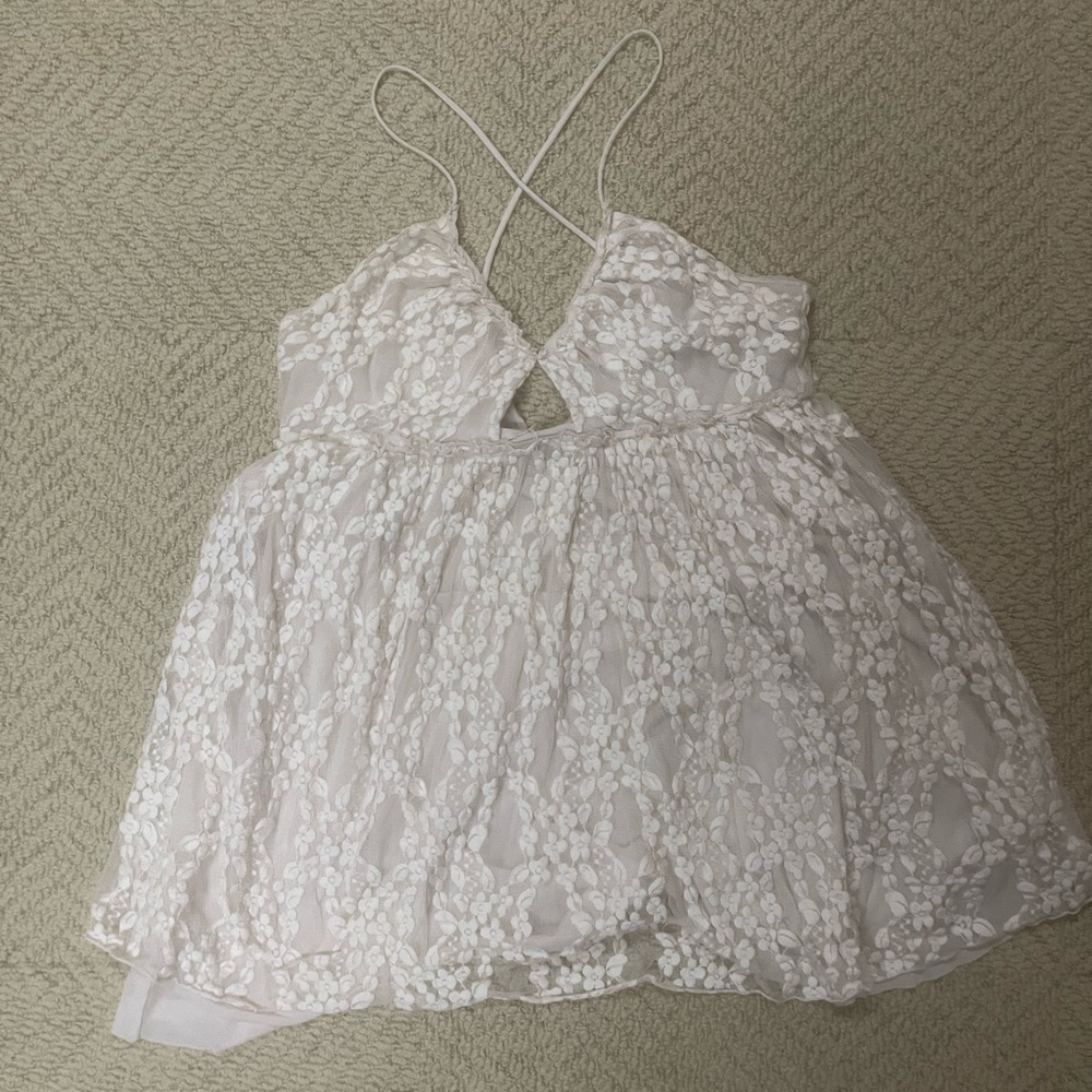 White Lace Sleeveless Dress